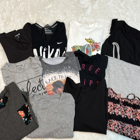 Nike Tops - 🚀 Bundle of 12 T-Shirt & Tank Tops Woman’s Size Medium